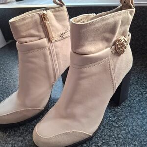 River Island Cream Heeled Boots with Gold Accent